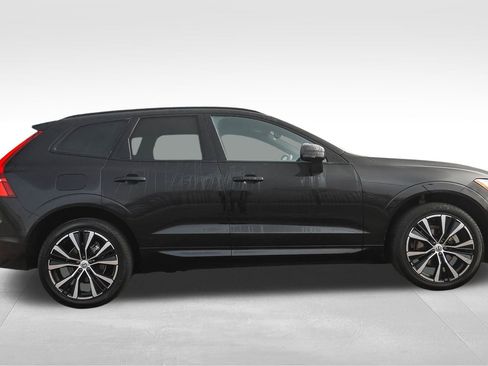 Used 2023 Volvo XC60 B5 Plus image 4