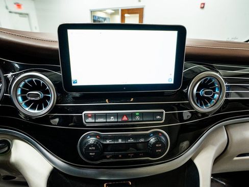 Used 2020 Mercedes-Benz Metris Passenger image 39