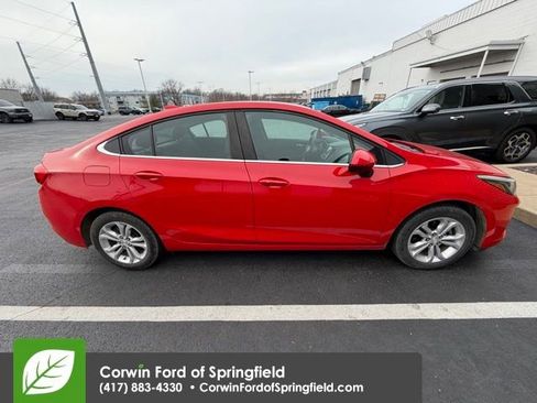 Used 2019 Chevrolet Cruze LT w/ Convenience Package image 3