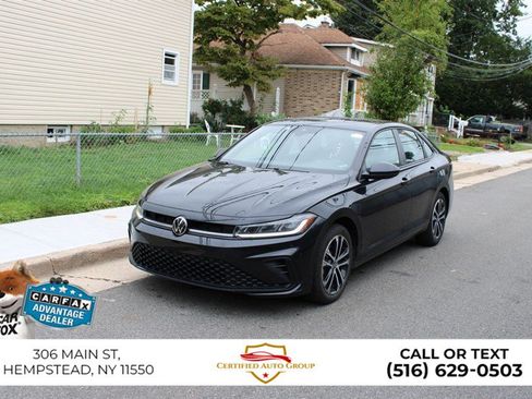 Used 2025 Volkswagen Jetta Sport FWD image 3