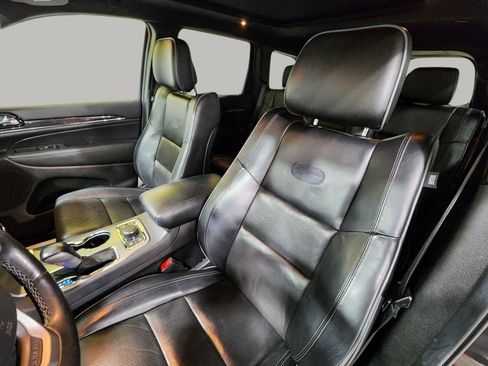 Used 2020 Jeep Grand Cherokee Overland AWD/4WD image 14
