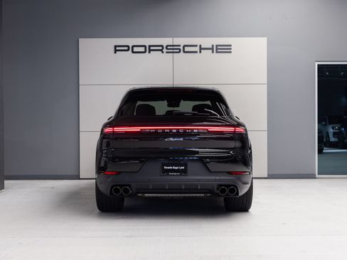 Certified 2026 Porsche Cayenne AWD/4WD image 6