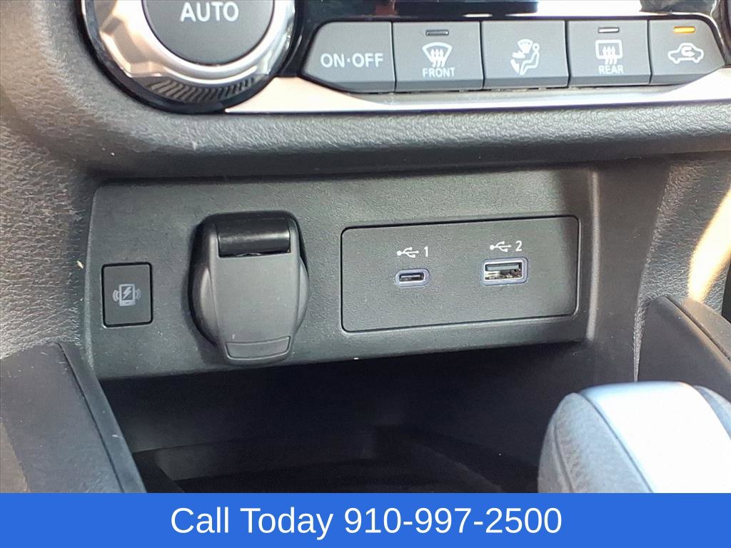 Used 2025 Nissan Versa SR w/ Trunk Package FWD image 18