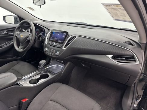 Used 2025 Chevrolet Malibu LT image 25