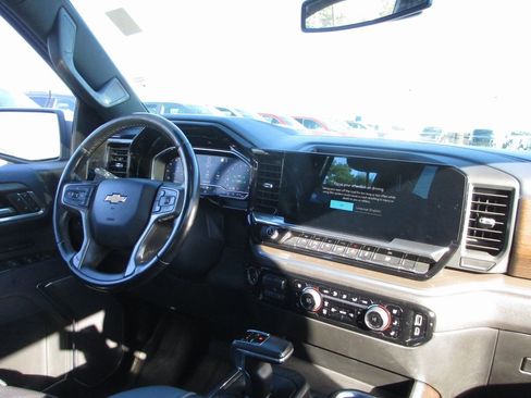 Used 2022 Chevrolet Silverado 1500 High Country w/ High Country Premium Package image 27