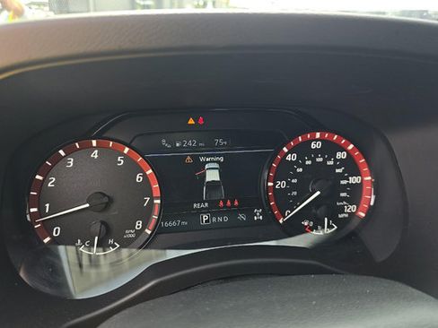 Used 2025 Nissan Frontier PRO-4X AWD/4WD image 6