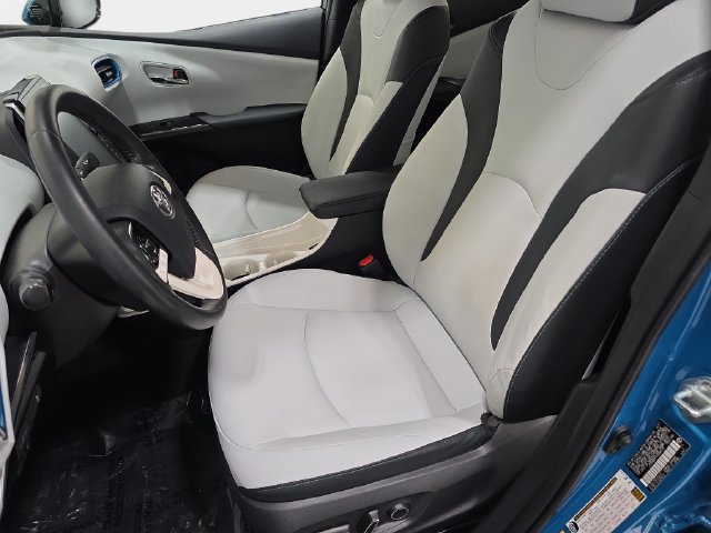 Used 2017 Toyota Prius Prime Premium FWD image 13