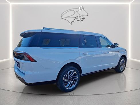 New 2025 Lincoln Navigator L Reserve image 4