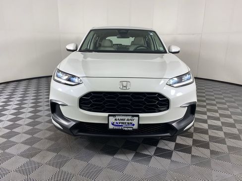 Used 2023 Honda HR-V LX image 3
