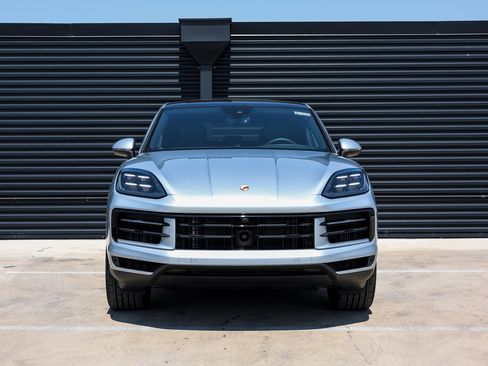 Certified 2025 Porsche Cayenne Coupe image 10
