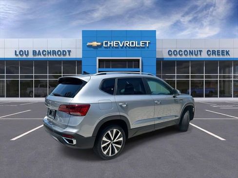 Used 2024 Volkswagen Taos SE FWD image 8