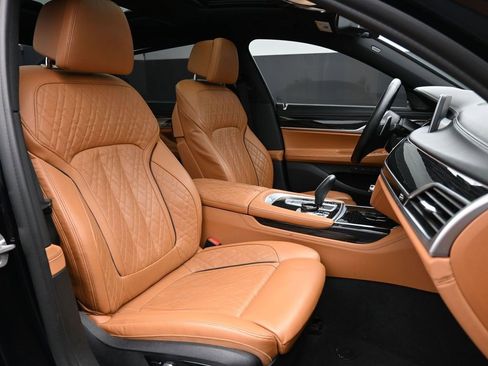 Used 2022 BMW 750i xDrive w/ Luxury Rear Seating Package image 27