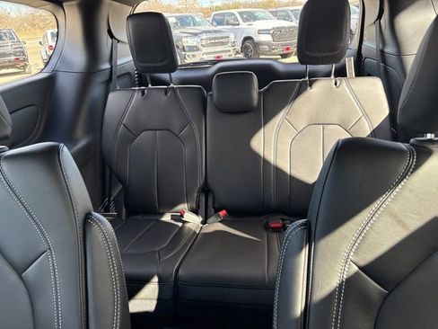 New 2026 Chrysler Pacifica Select FWD image 17