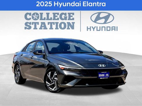 Used 2025 Hyundai Elantra Sport image 1
