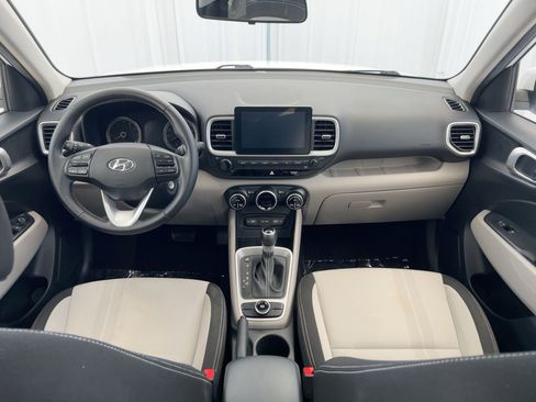 Used 2022 Hyundai Venue SEL image 17