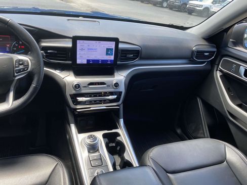 Used 2022 Ford Explorer XLT w/ Equipment Group 202A image 17