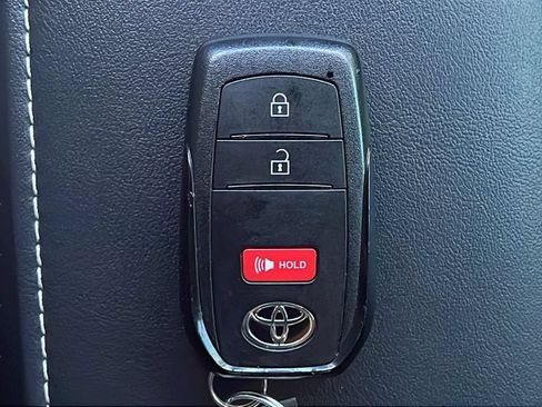 Used 2025 Toyota Corolla SE FWD image 23