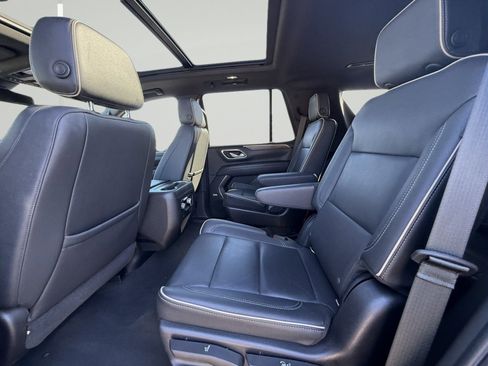 Used 2021 GMC Yukon SLT w/ SLT Premium Package image 8