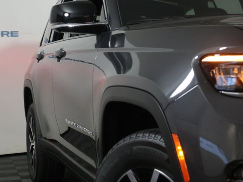 New 2025 Jeep Grand Cherokee Limited w/ Luxury Tech Group II image 3