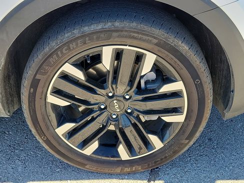 Used 2024 Kia Telluride SX Prestige w/ Towing Package image 7