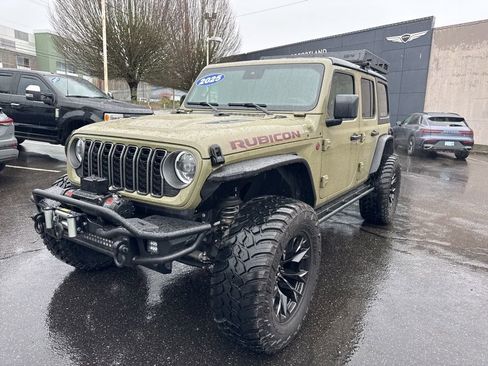 Used 2025 Jeep Wrangler Unlimited Rubicon AWD/4WD image 3