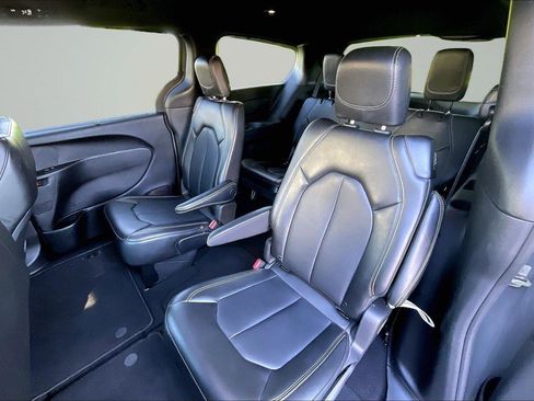 Used 2025 Chrysler Pacifica Select FWD image 24
