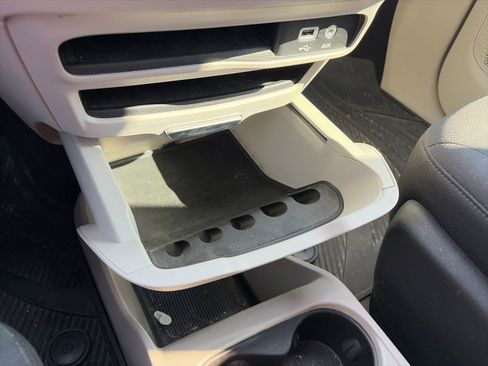 Used 2017 Chrysler Pacifica Touring FWD image 17