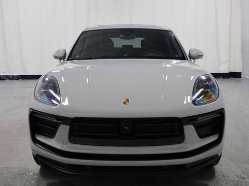 Certified 2025 Porsche Macan image 14