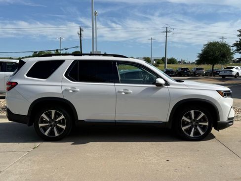 Used 2023 Honda Pilot Touring image 7