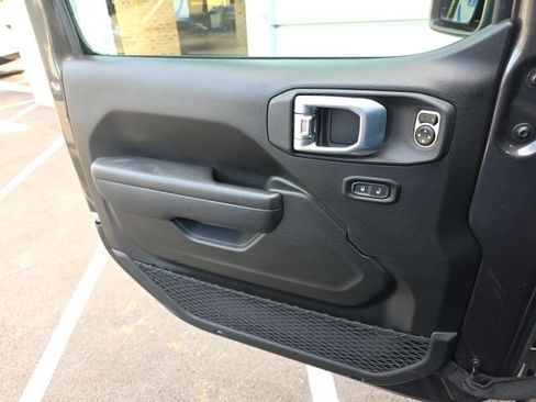 Used 2024 Jeep Gladiator Rubicon w/ Steel Bumper Group AWD/4WD image 22