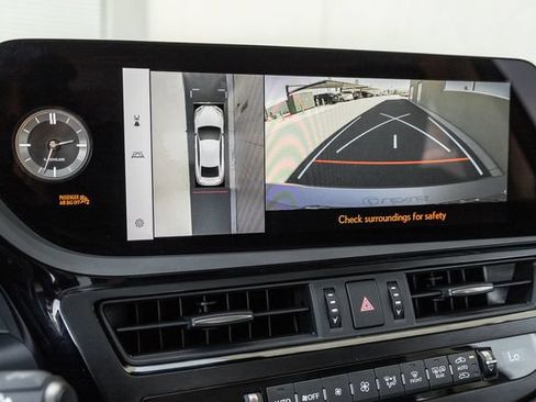 Used 2025 Lexus ES 300h w/ Accessory Package (Z2) FWD image 9