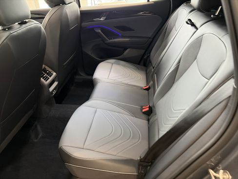 Used 2025 Volkswagen Tiguan SE R-Line image 25