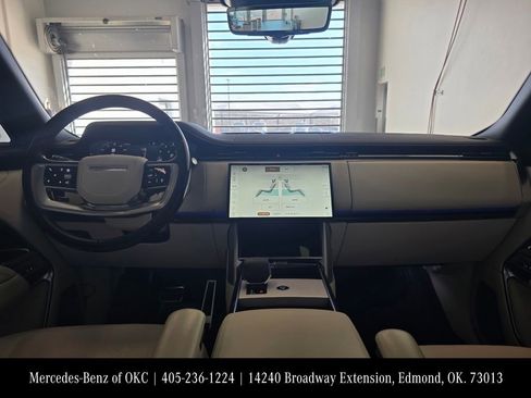 Used 2024 Land Rover Range Rover Autobiography image 11