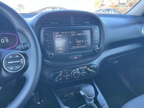 Used 2025 Kia Soul LX w/ LX Technology Package image 18