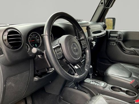 Used 2015 Jeep Wrangler Altitude image 17