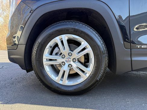 Used 2024 GMC Terrain SLE w/ Driver Convenience Package image 8