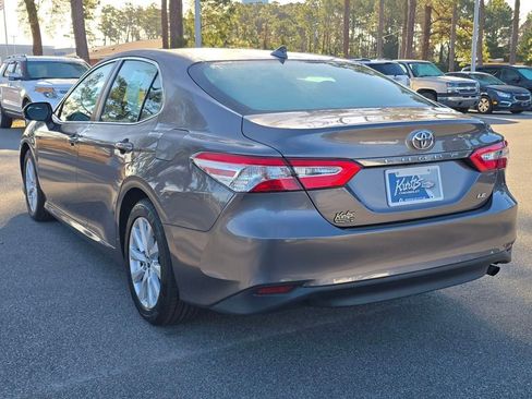 Used 2019 Toyota Camry LE image 3