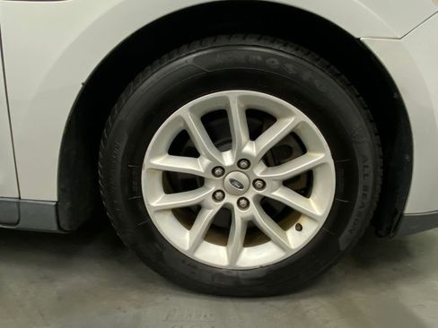 Used 2013 Ford Taurus SE image 14