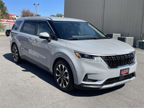 Used 2024 Kia Carnival EX image 5