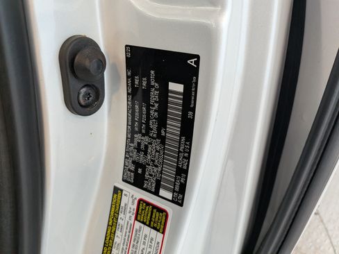 Certified 2025 Toyota Sienna XLE FWD image 34