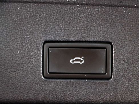 Used 2022 Volkswagen Atlas Cross Sport SE w/ Panoramic Sunroof Package image 30