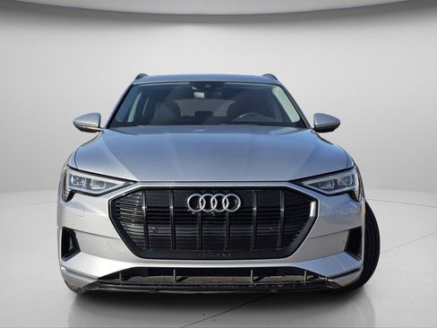 Used 2021 Audi e-tron Premium w/ Convenience Plus Package image 3