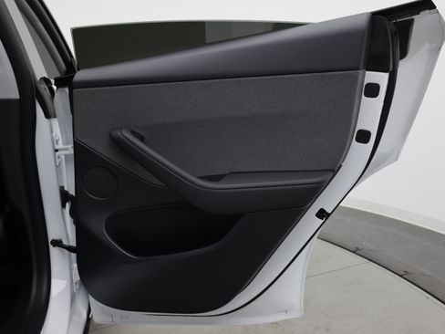 Used 2026 Tesla Model Y 2WD image 33
