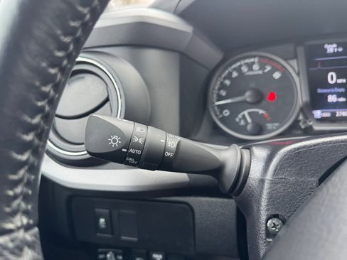 Used 2022 Toyota Tacoma TRD Sport AWD/4WD image 18