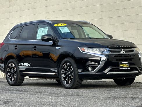 Used 2018 Mitsubishi Outlander GT image 2