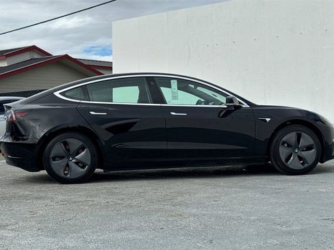 Used 2019 Tesla Model 3 Mid Range image 3