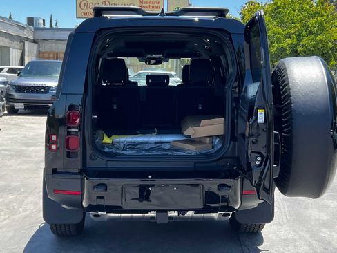 Used 2023 Land Rover Defender 130 SE image 13