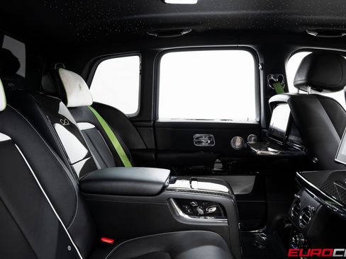 Used 2020 Rolls-Royce Cullinan Black Badge image 36