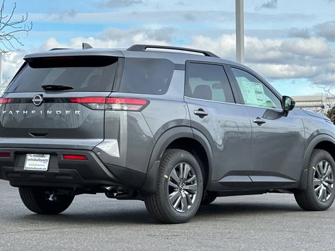 New 2025 Nissan Pathfinder SV image 4