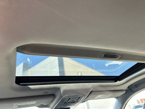 Used 2022 Toyota Highlander XLE AWD/4WD image 13